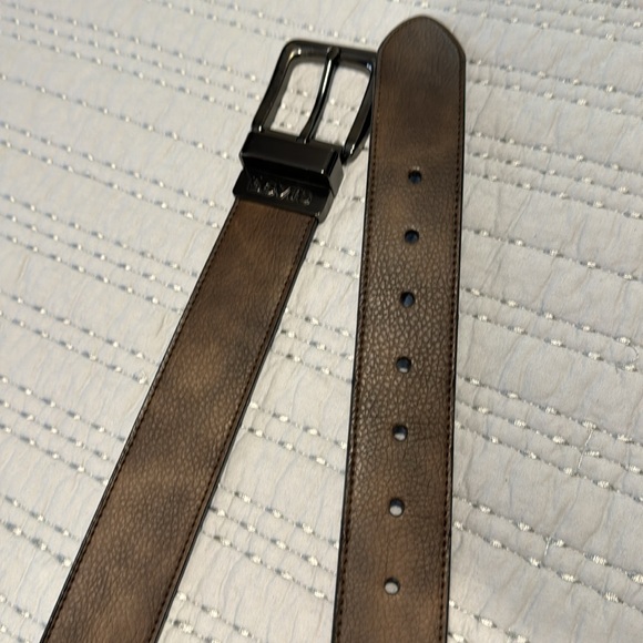 Levi’s Men’s Belt. Like New - Picture 4 of 10